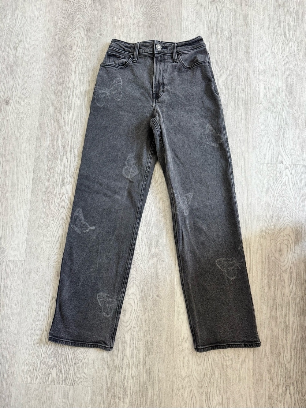 Hollister Black Straight-Leg Jeans with Subtle Butterfly Prints size 0